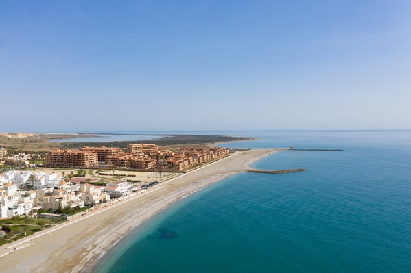 Las playas de Almerimar renuevan ‘la Q de Calidad’.