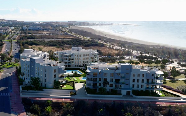 Obra nueva frente al mar en Almerimar