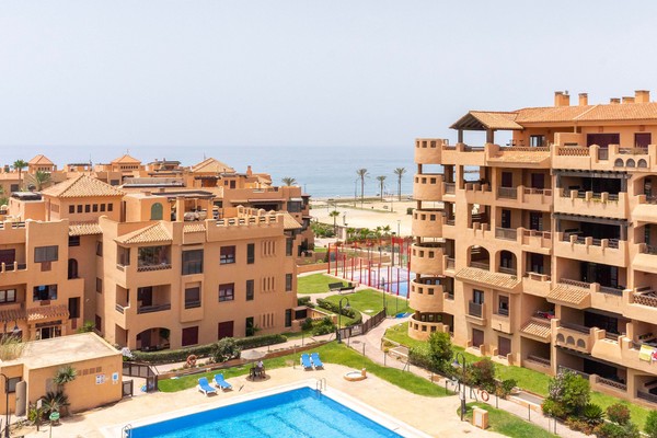 Apartamentos con vistas al mar y Punta Entinas: Spirit Mar Residencial.