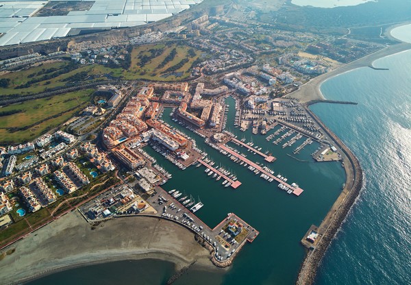 Almerimar es el lugar perfecto para vivir e invertir